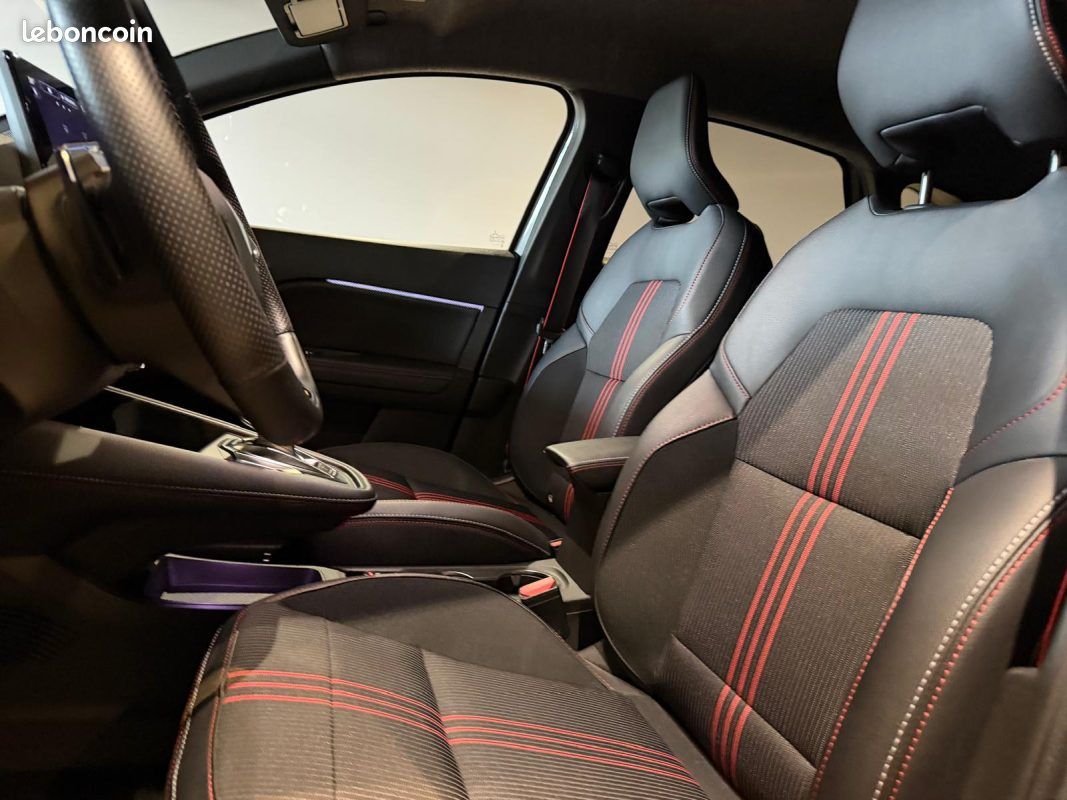 Renault captur rs line mild hybrid 160 edc / bose (image 15)