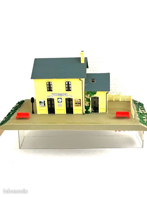 JOUEF HO gare Villeneuve mairie hotel ville maquettes montée