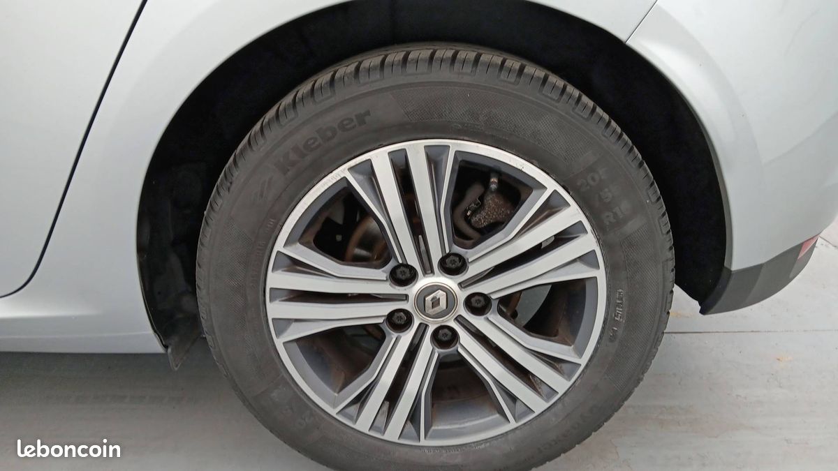 Renault megane iv berline blue dci 115 evolution (image 9)