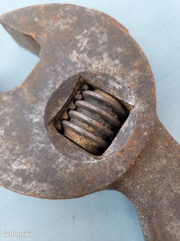 Outil Clée à molette ancienne (image 3)