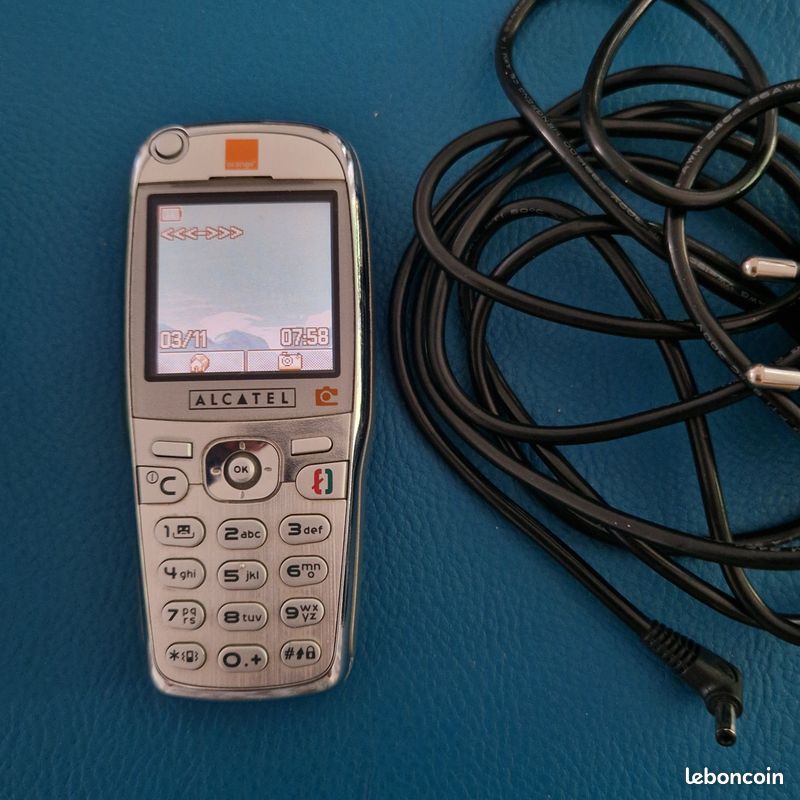 Téléphone vintage Alcatel One Touch 735 (image 1)