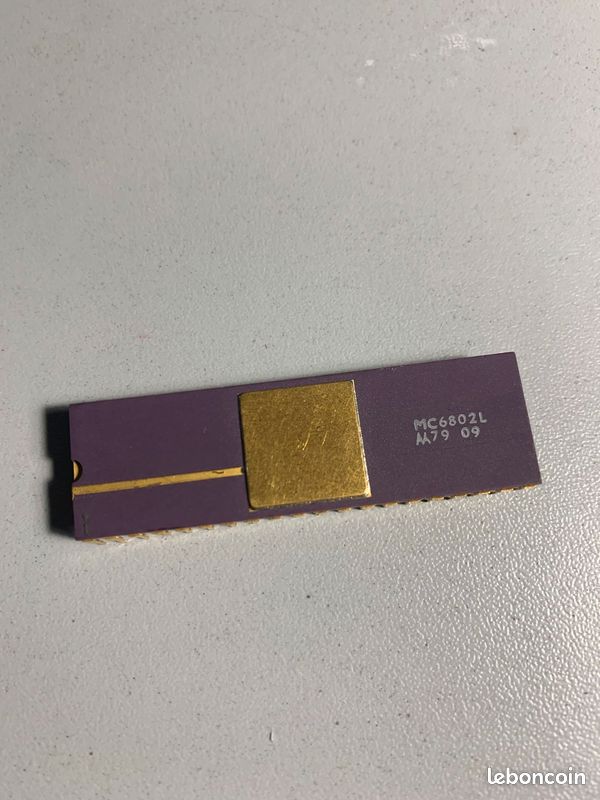 Microprocesseur MC6802L (image 1)