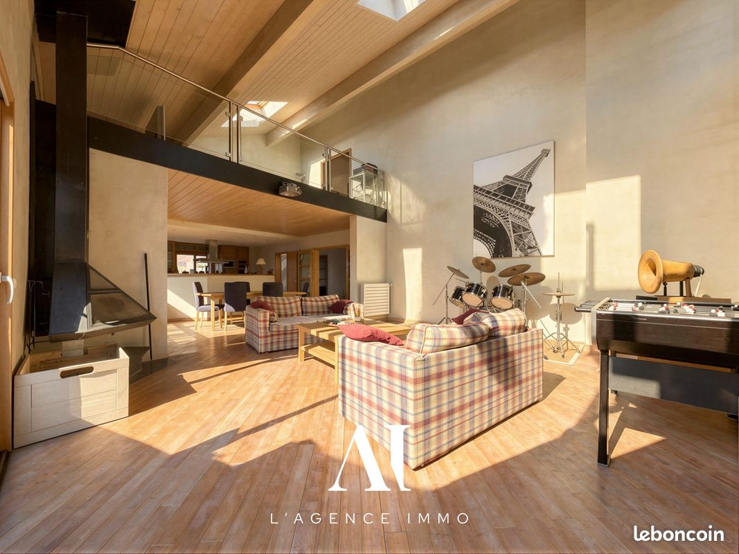 Maison 7 pièces 218 m² · à Vesancy · 218 m² · 980 000 €