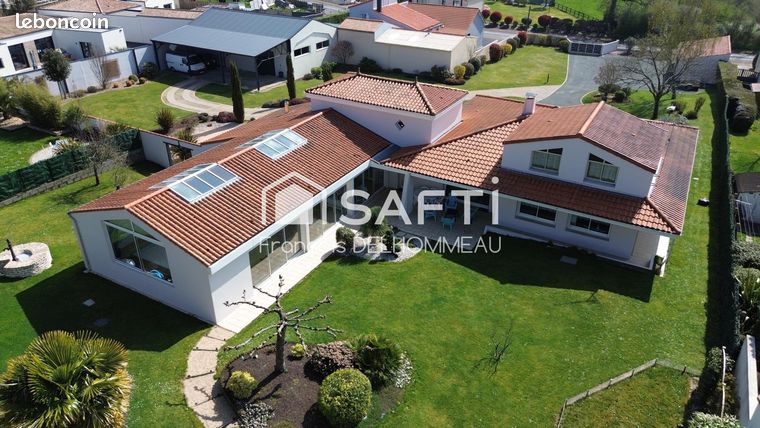 Propriété 7 pièces 220 m²