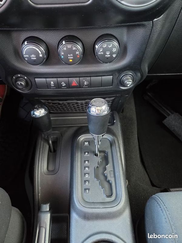 Jeep Wrangler UNLIMITED SAHARA 3.8 V6 BVA 4X4 - HARD TOP - 84 000 KM (image 12)