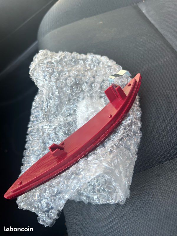 Réflecteur feu arrière pare-chocs Renault Mégane 3 – 2008 à 2016 (image 2)