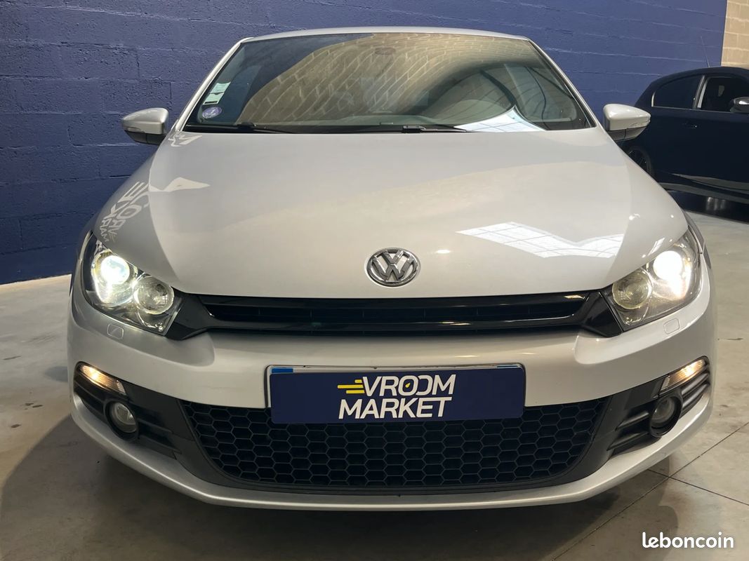VOLKSWAGEN Scirocco 1.4 TSI 160ch Sportline - 2009 - DYNAUDIO - Projecteur Bi-Xenon (image 8)