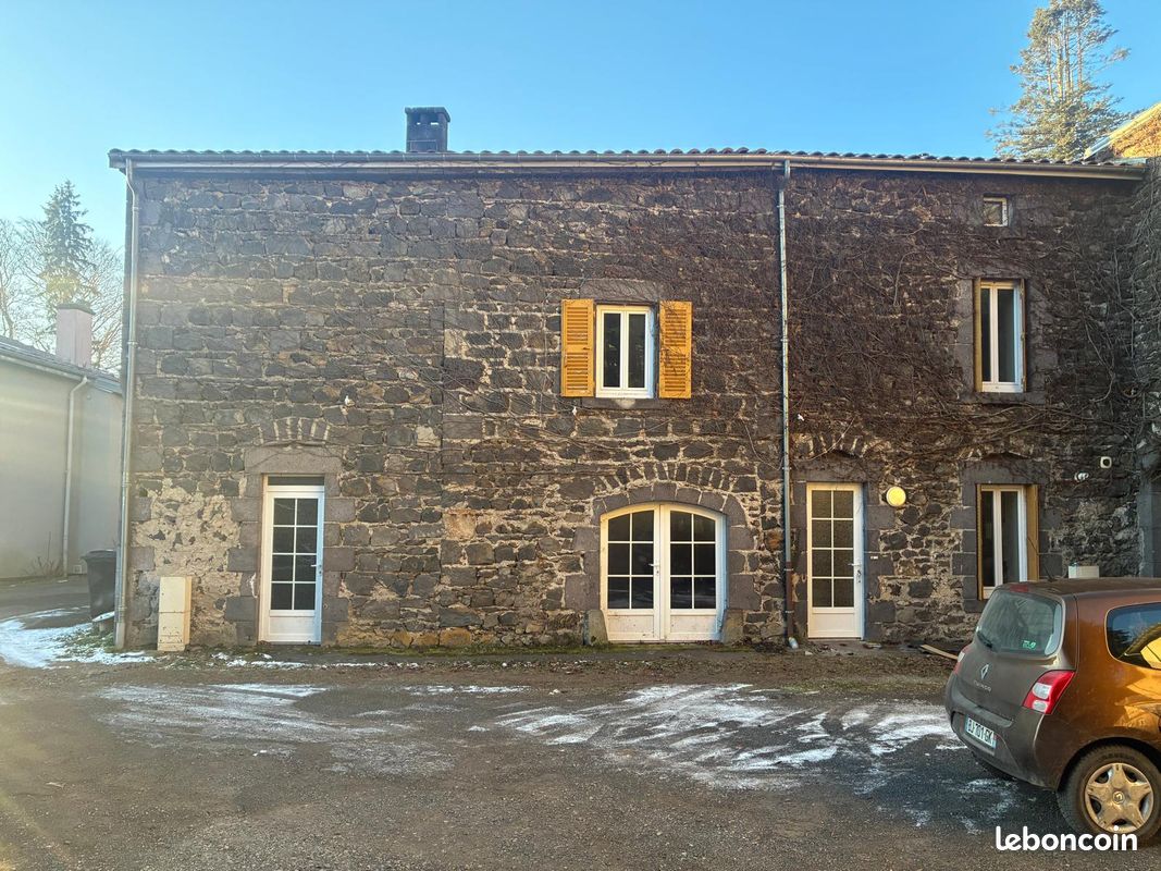 Maison 9 pièces 135 m² · à Orcines · 135 m² · 180 000 €