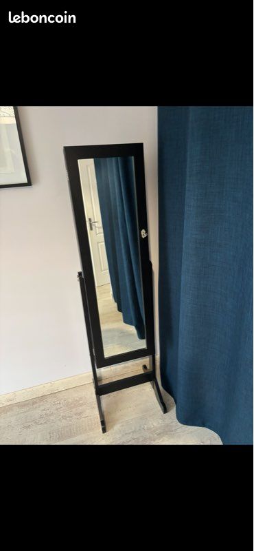 Miroir sur pieds avec porte bijoux (image 1)