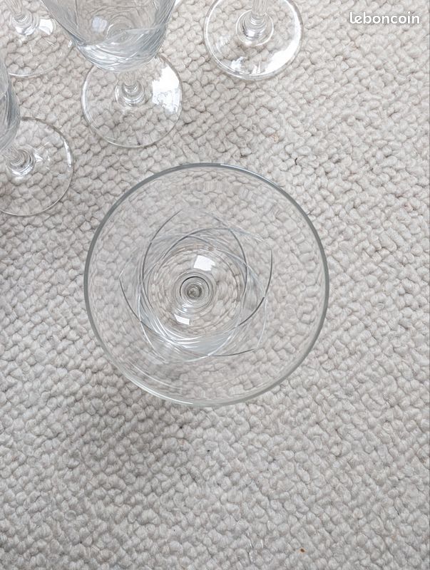Lot de verres à pied en cristal gravé (image 5)