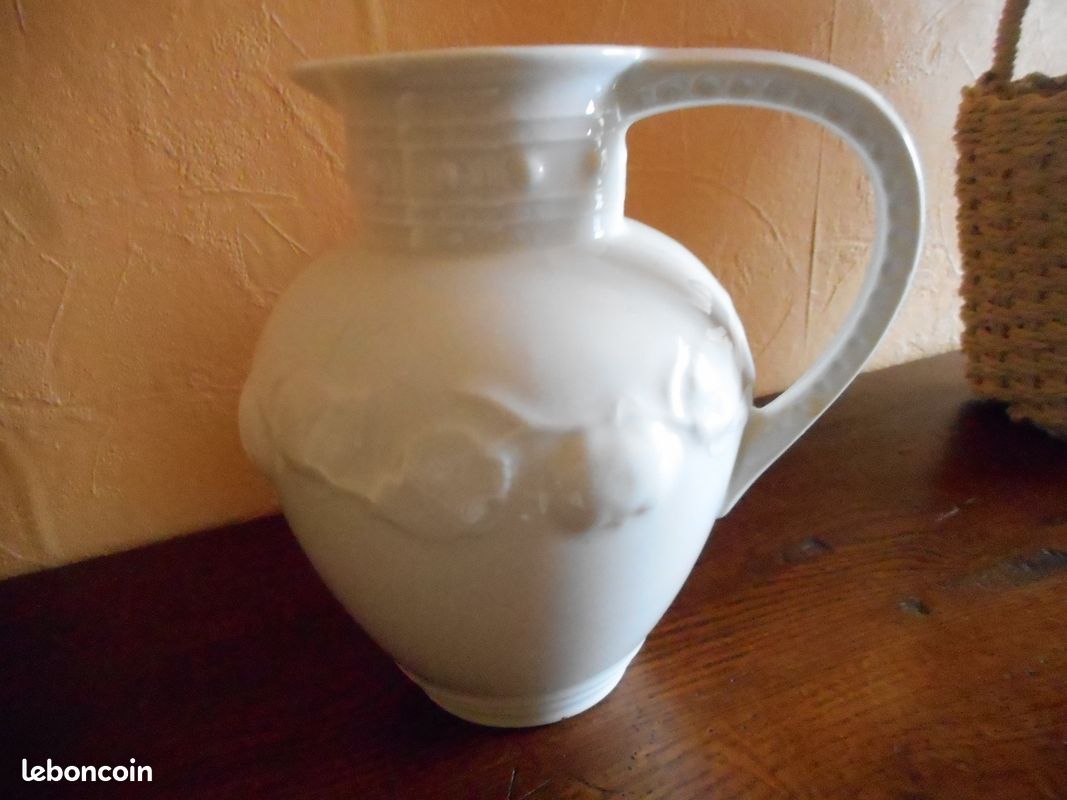 Pichet blanc déco en relief vase blanc 20 cm de haut chic (image 1)