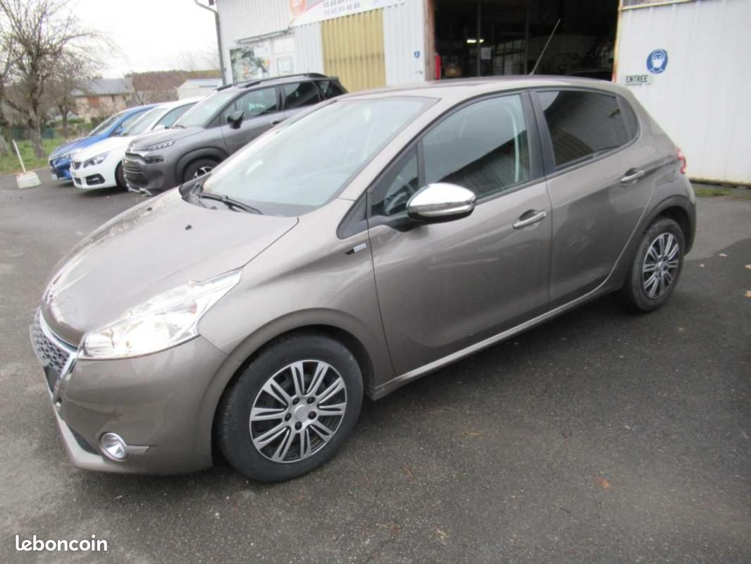 Peugeot 208 1.2 PURETECH 82ch STYLE (image 1)