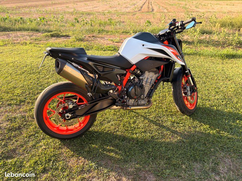 KTM 890 duke R (image 2)