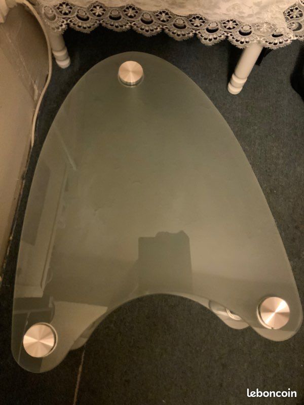 Petite/mini, table basse/de salon, originale, design, verre trempé, transparent, Opaque . Et pieds en alu. H : 36 X 61 X 43 cm. Modèle Unique. Très bon état. 30 euros (image 10)