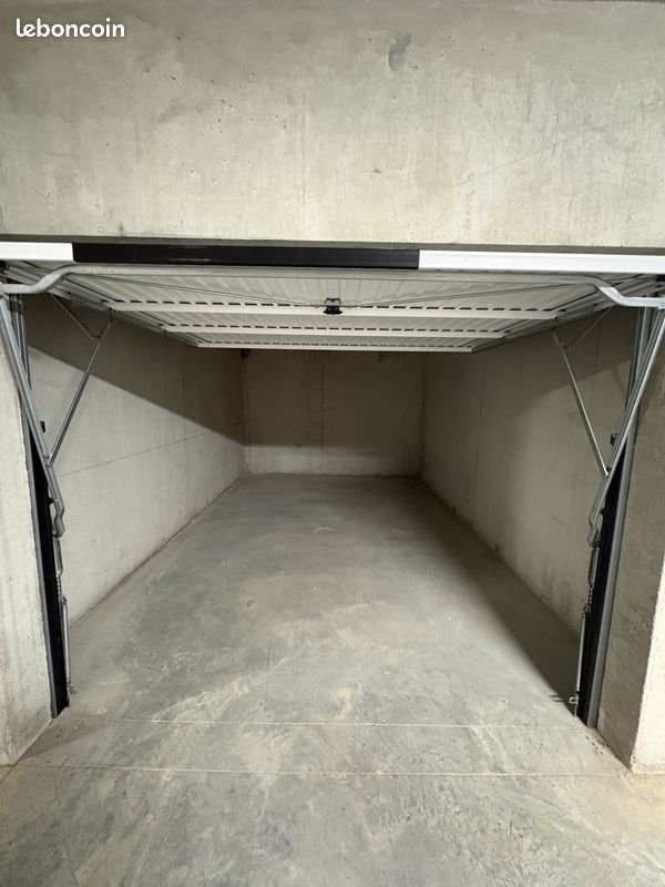 Parking 15 m² · à Porto-Vecchio · 15 m² · 150 €/mois