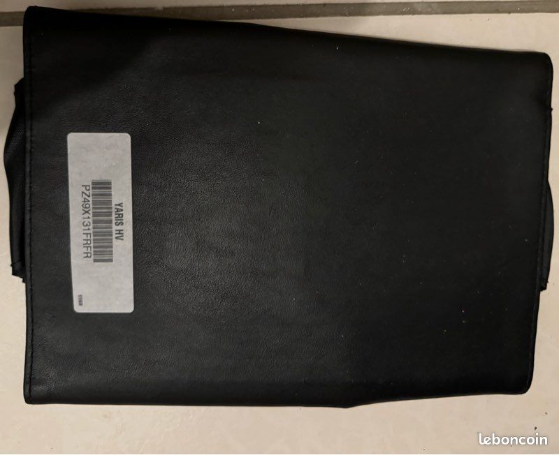 Pochette cuir noir Toyota Yaris ou autres (image 2)