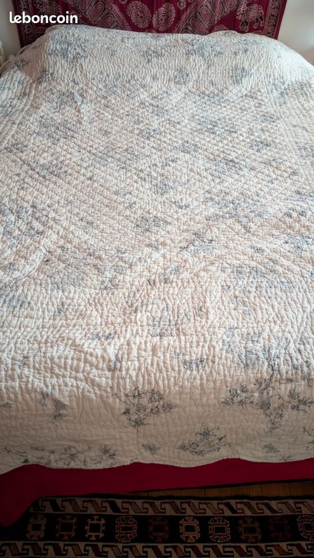 Couvre-lit Matelassé 2 Places 240x220 Cm – Beige Crème Motif Coquillage – Neuf