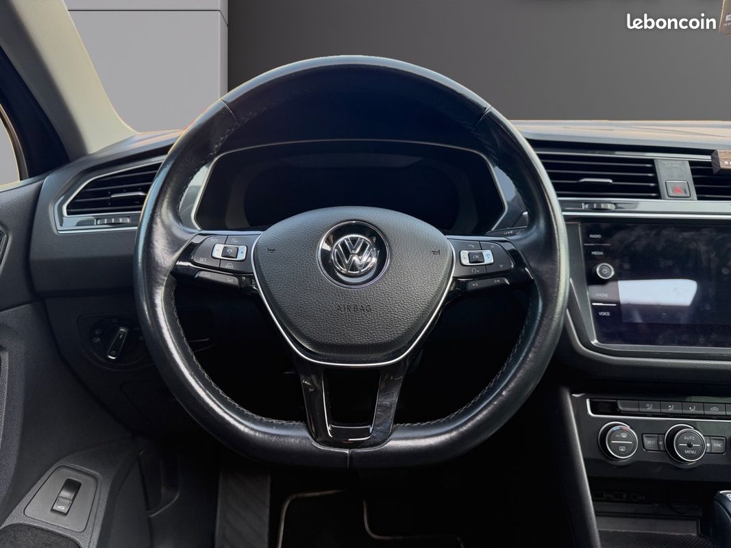 VOLKSWAGEN Tiguan 2.0 TDI 150ch Carat Toit Ouvrant Hayon Electrique Garantie 12 mois (image 12)