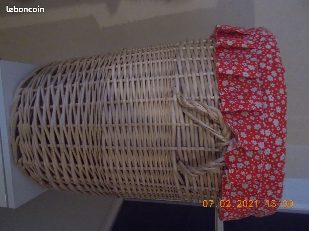 Coffre à jouets en osier, doublé tissu, Vintage fin année 1980 (image 1)