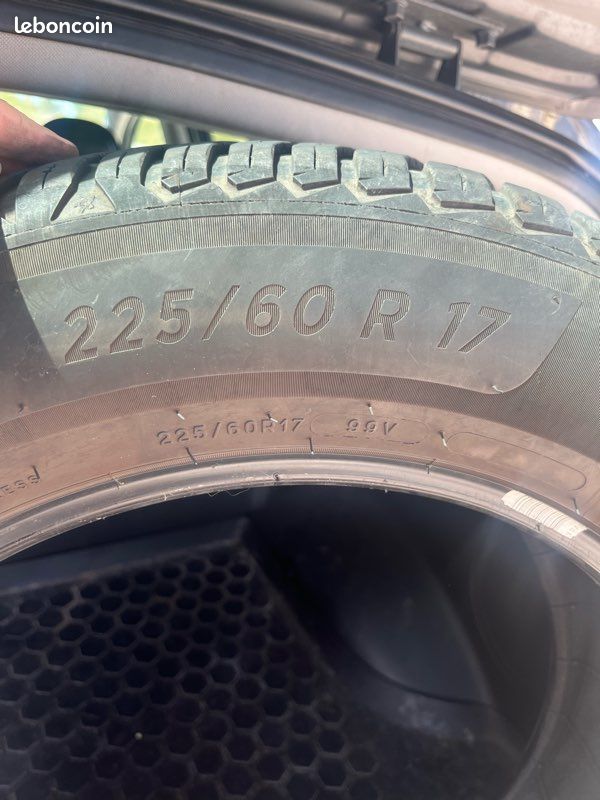 2 pneus 225/60 R17 (image 1)