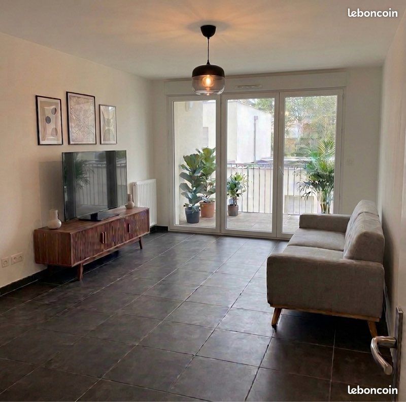 Appartement 2 pièces 45 m² · à Vaulx-en-Velin · 45 m² · 815 €