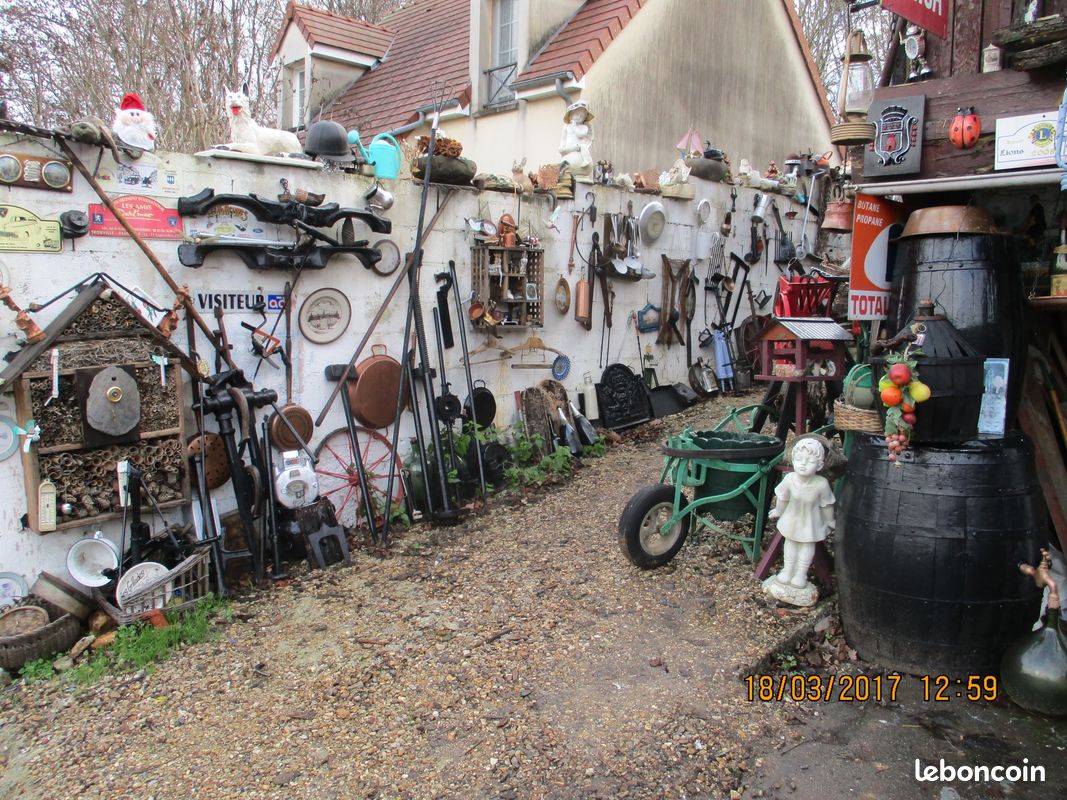 Cède divers anciens étau a divers pied petit et grand fer (image 3)