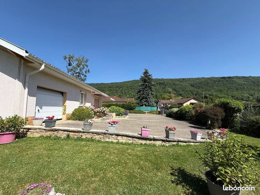 Maison 4 pièces 81 m² · à Val-Revermont · 81 m² · 30 000 €
