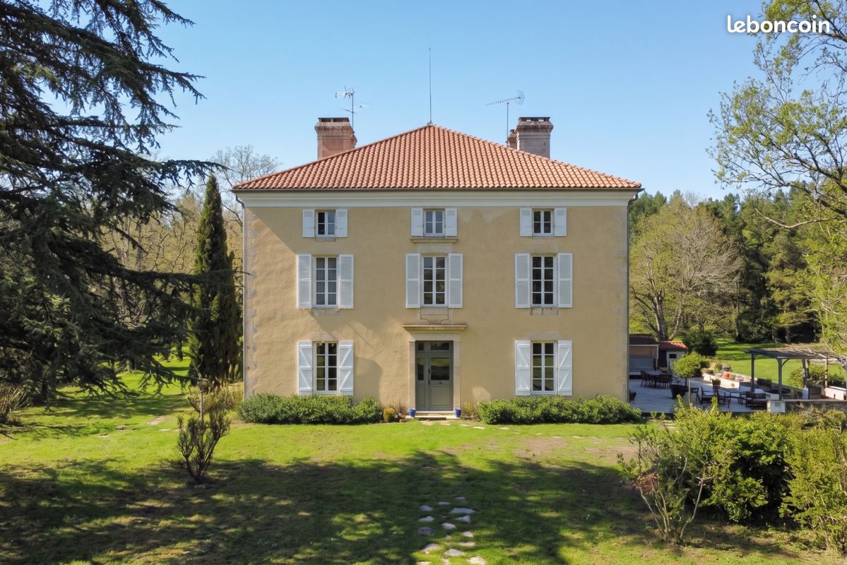 Maison 12 pièces 729 m² · à Losse · 729 m² · 980 000 €