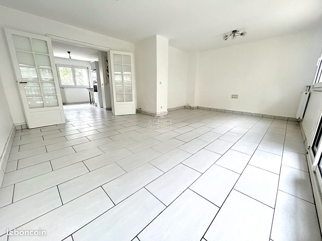Appartement 4 pièces 69 m² · à Poissy · 69 m² · 249 000 €