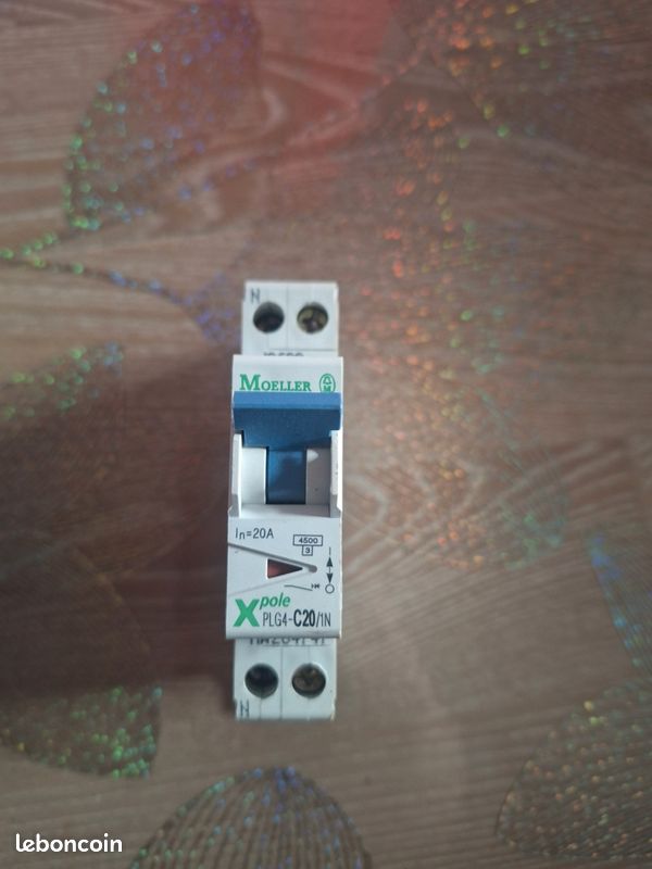 Disjoncteur Eaton 20A Bipolaire 230V - Occasion En état De Marche, Levier De Réarmement