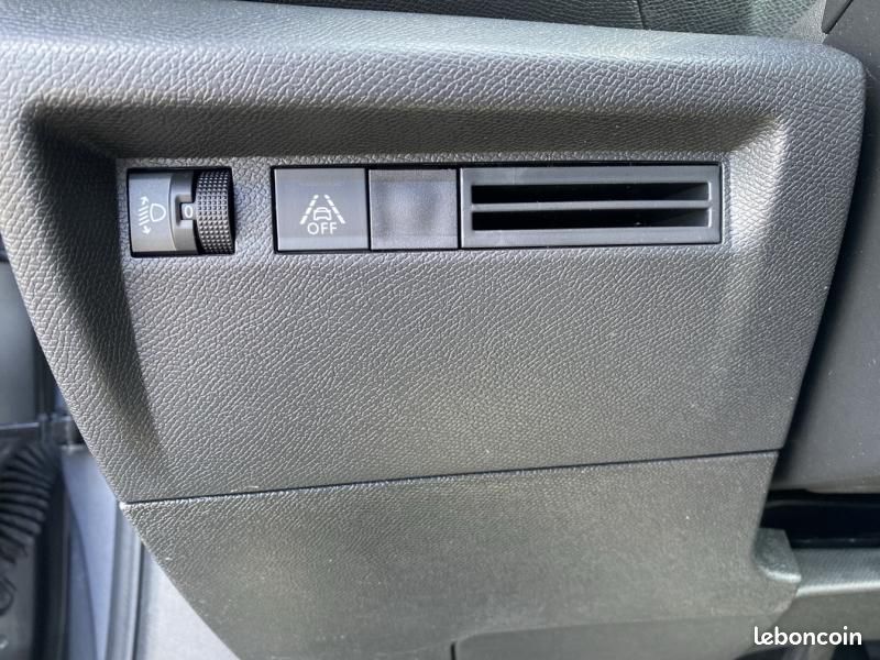 Citroen C4 BlueHDi 110ch S&S Feel Pack Business (image 13)