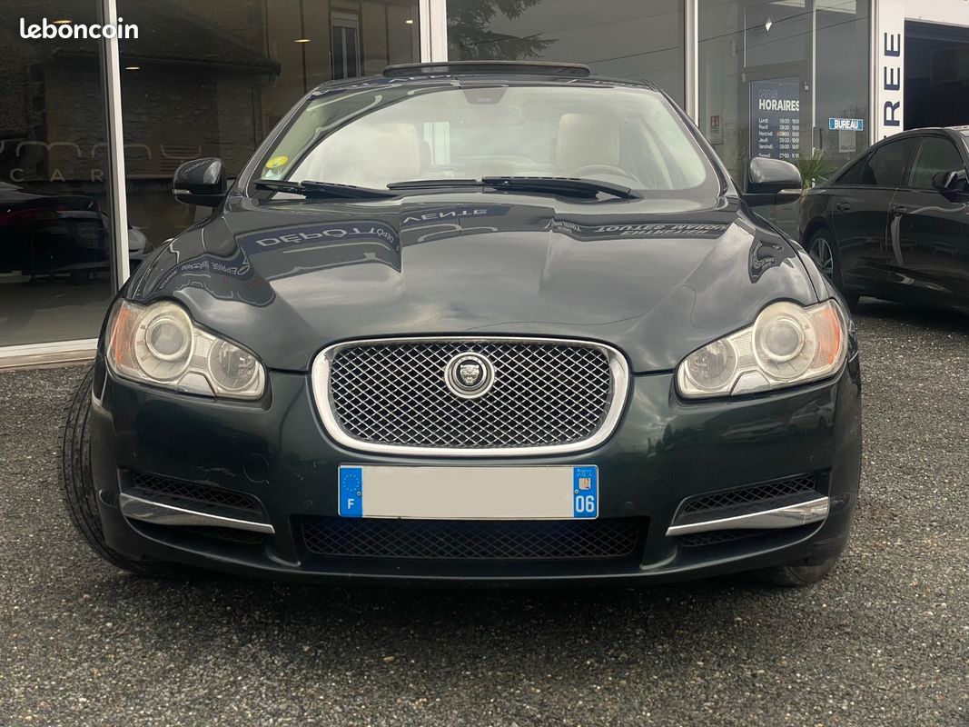 Jaguar XF 3.0 V6 275 Ch Diesel S Portfolio / TOIT OUVRANT / CAMÉRA DE RECUL / RÉGULATEUR DE VITESSE / SIÈGES ÉLÈCTRIQUES / FULL ENTRETIENS (image 2)