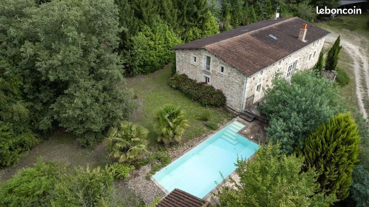 Maison 10 pièces 346 m²