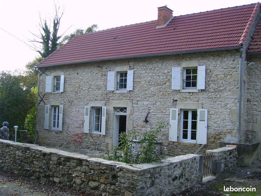 Maison 5 pièces 150 m² · à Charmes · 150 m² · 890 €