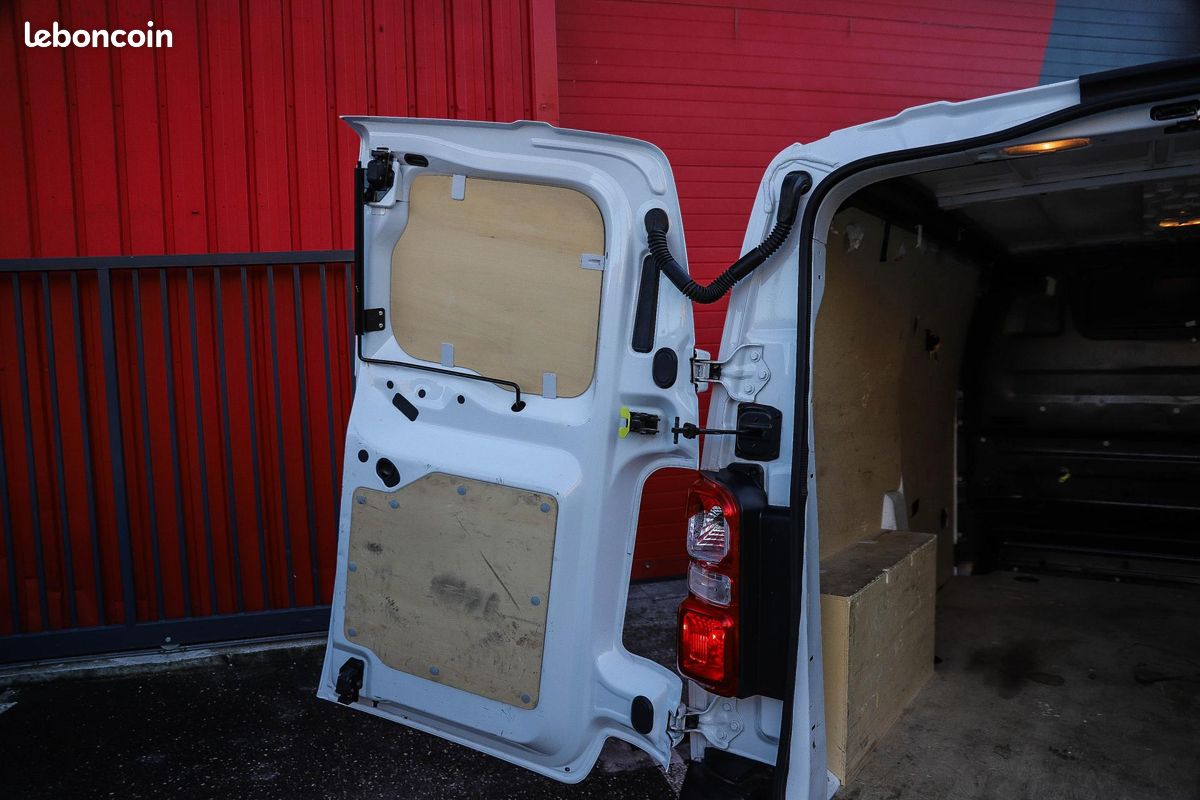 CITROEN JUMPY M 2.0 BlueHDi 180 EAT8 III FOURGON Driver CAMERA GPS (image 35)