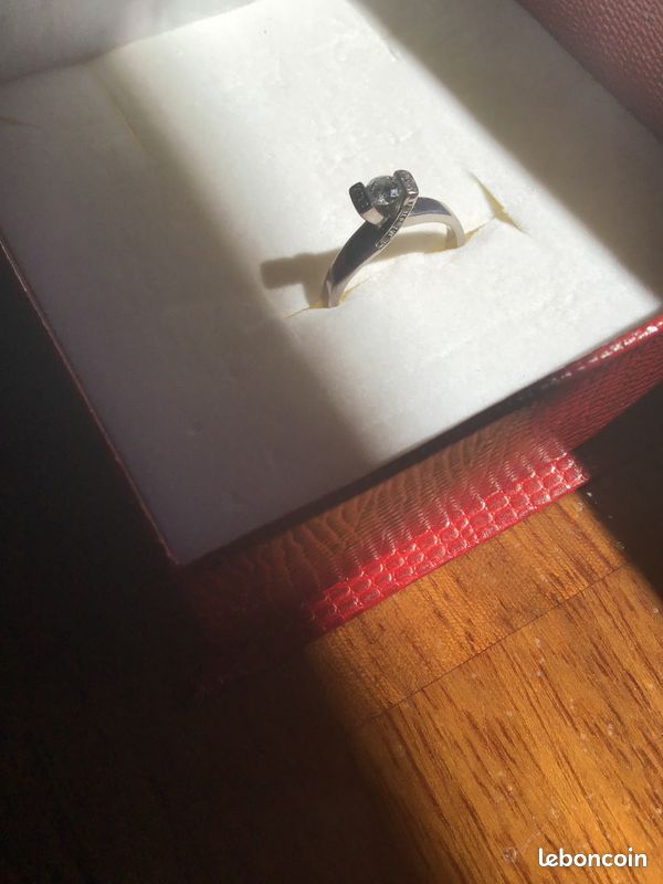 Solitaire 0.3 carat avec éclat de diamants (image 2)