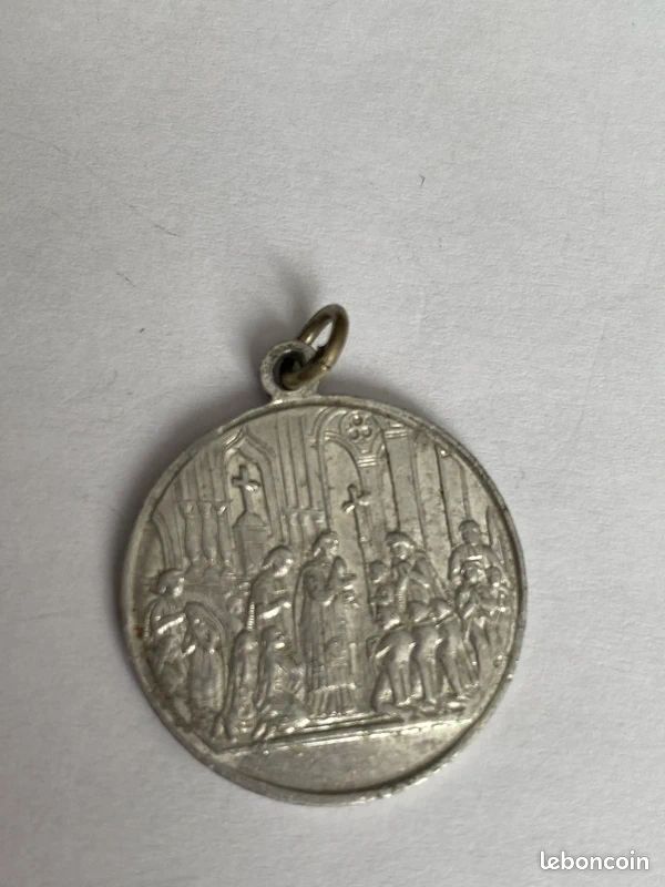 Médaille religieuse ancienne – souvenir de première communion – diamètre 2,5 cm (image 1)