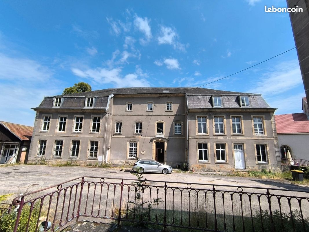 Maison 50 pièces 3000 m² · à Contrexéville · 3 000 m² · 750 000 €