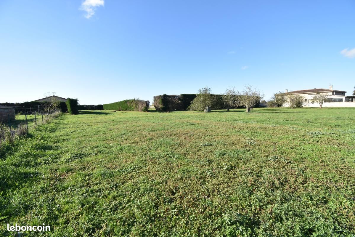 Terrain 916 m² Lherm · 85 000 €