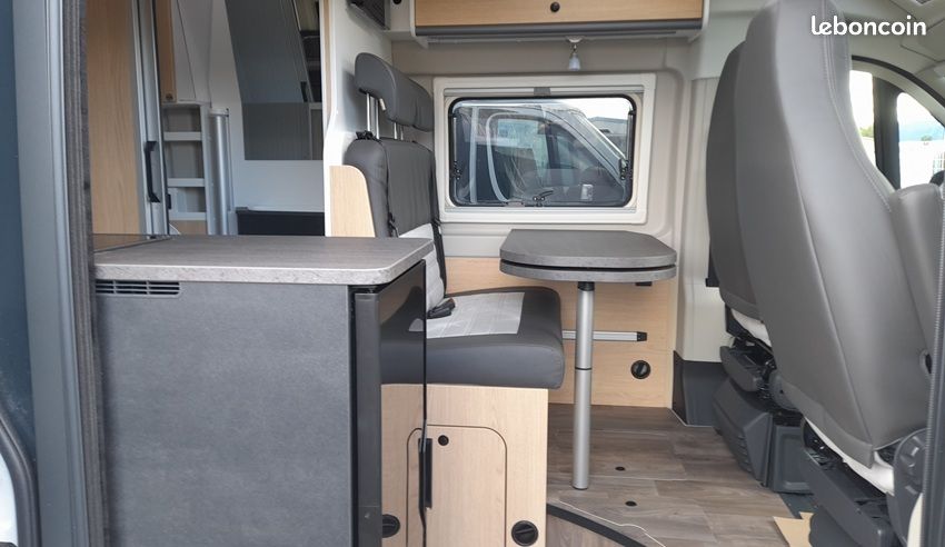 Camping car Fourgon aménagé Sunlight cliff X 600 (image 5)