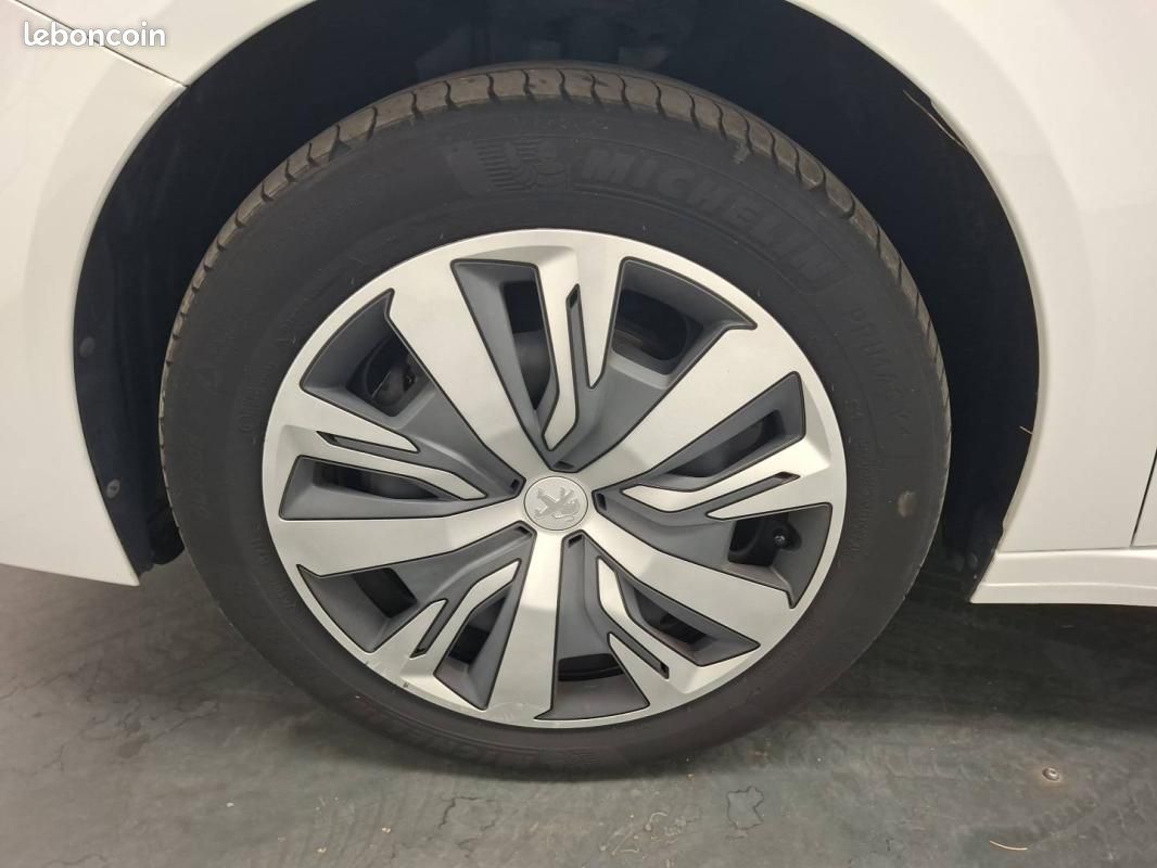 Peugeot 208 II PureTech 100 S&S BVM6 Active Business 5p (image 17)