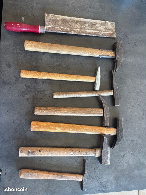 Lot anciens marteaux bois collection et scie (image 1)