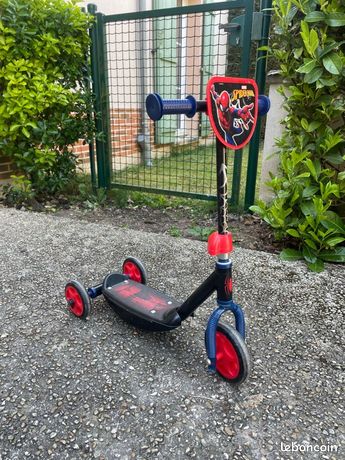 Paso Trottinette Enfant Dès 6 Ans - Modèle Spiderman - Roues PU ABEC 7 - Hauteur Réglable - Pliable