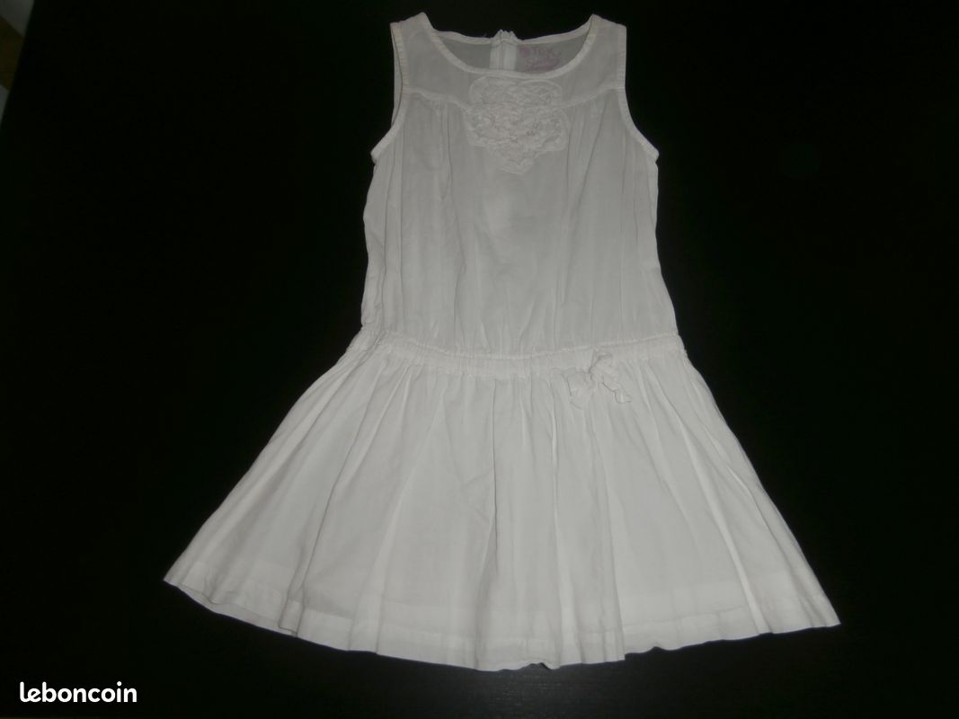 Robe blanche 4/5 ans kj33 (image 1)