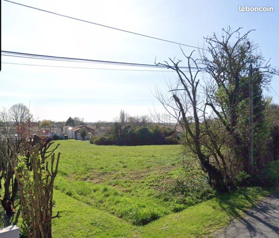 Terrain 500 m² Le Gua · 65 000 €