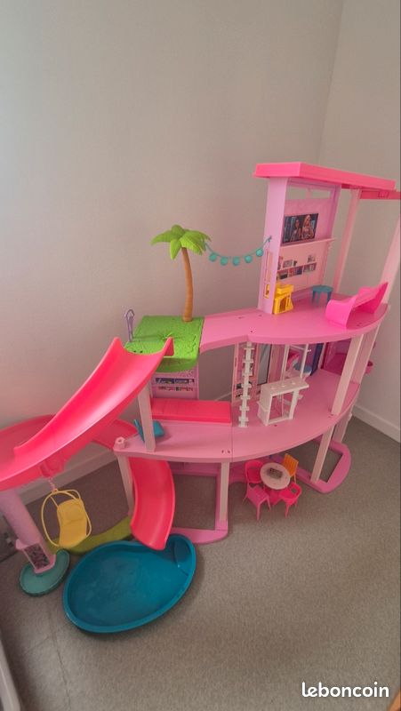 Maison de barbie (image 1)