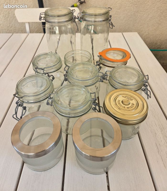 Lot de bocaux le parfait
2 de 1,5 L
6 de 0, 5L
2 pour couvercles a vis
Et 2 Ikea pour stoker des pâtes, riz ou autres (image 1)