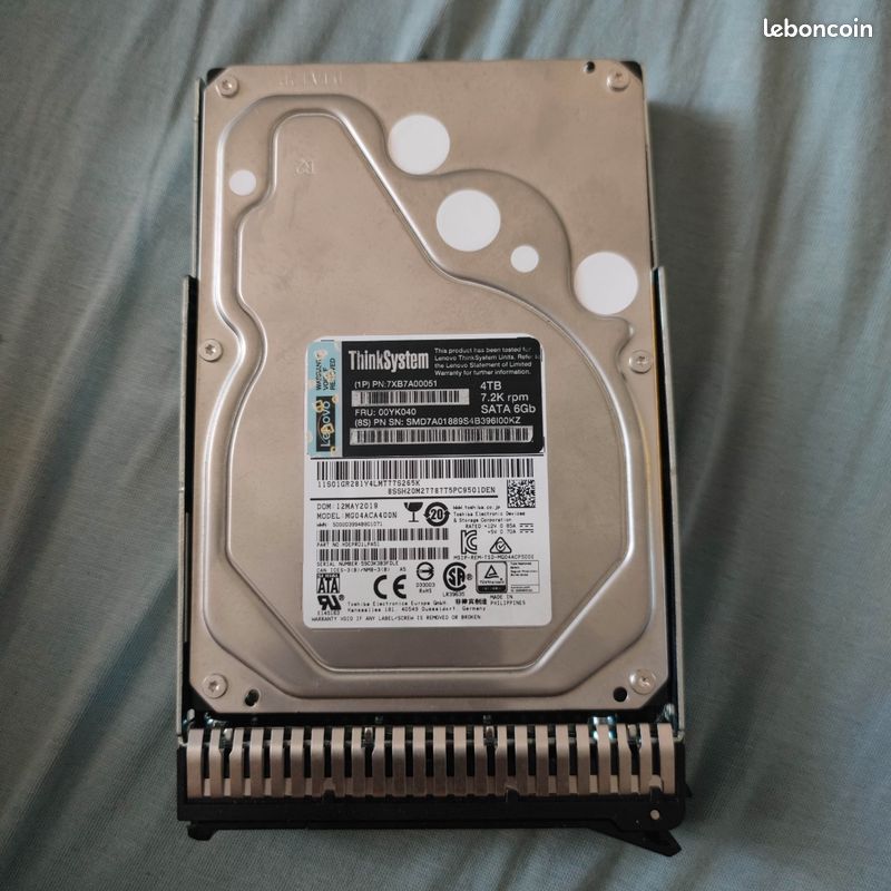 Disque dur interne SATA Lenovo 4 To - 3,5" - 7 200 tr/min (image 1)