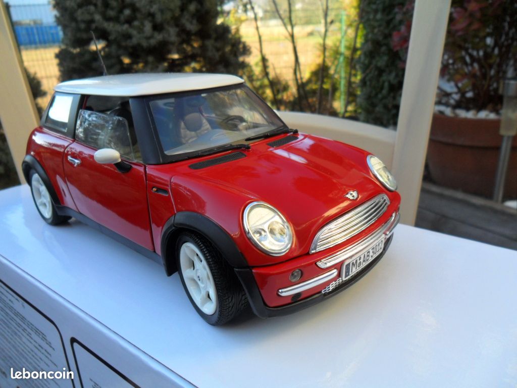 Mini Cooper (2001) Kit - die cast - modèle de collection - BBurago 18-25078