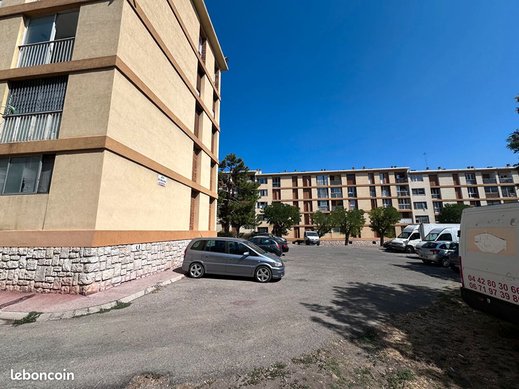 Appartement 3 pièces 61 m² · à Marseille · 61 m² · 70 000 €